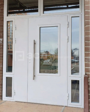 Входная дверь шириной 2400мм. со стеклопакетом - фото